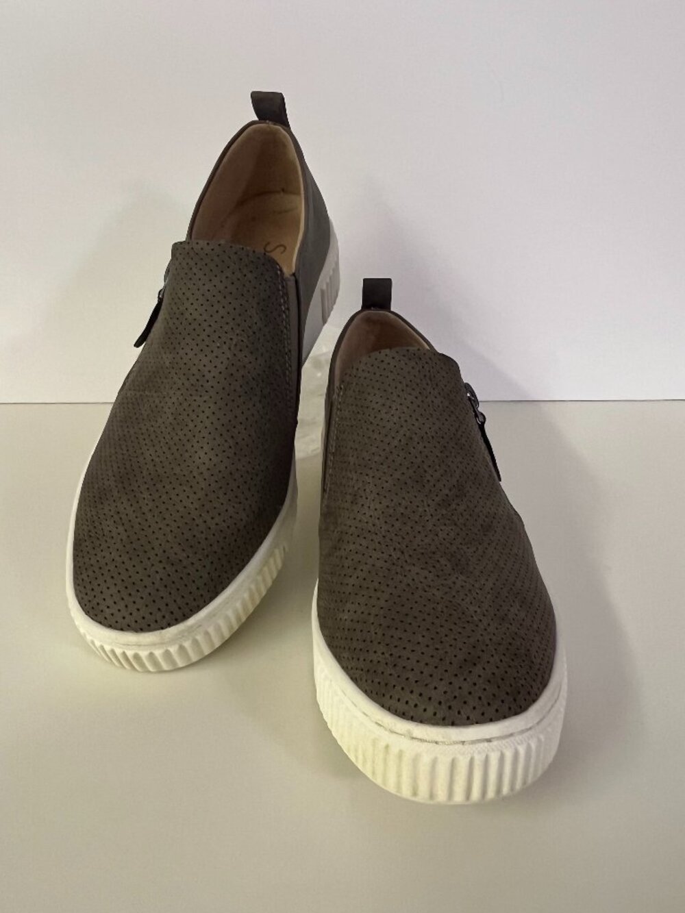 Soul Naturalizer Sneakers Turner Gray Slip On Side Zips Perforated Platform W7